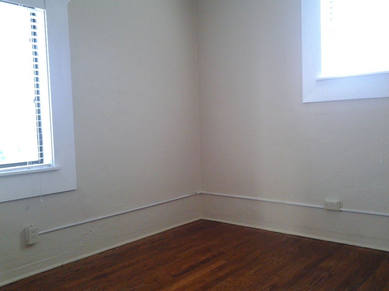 527 Crampton St - Photo 3 of 14