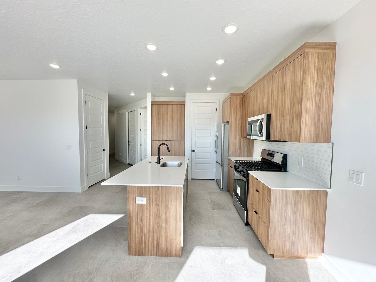 316 S 1930 W - Photo 5 of 35