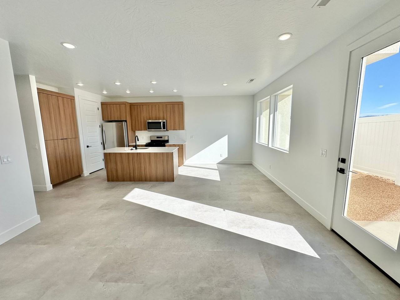 316 S 1930 W - Photo 6 of 35