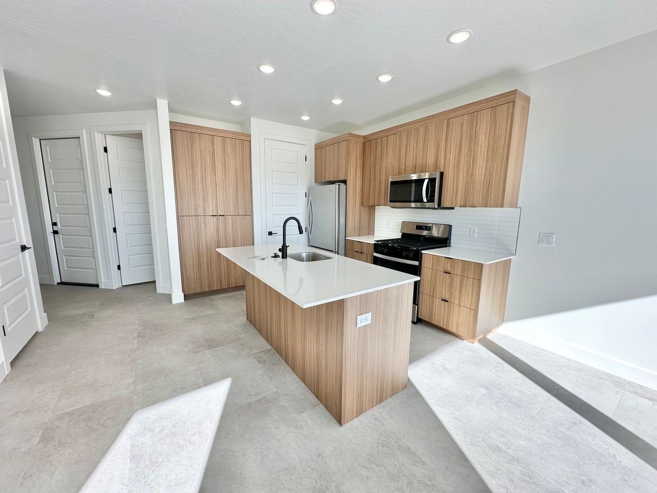 316 S 1930 W - Photo 7 of 35