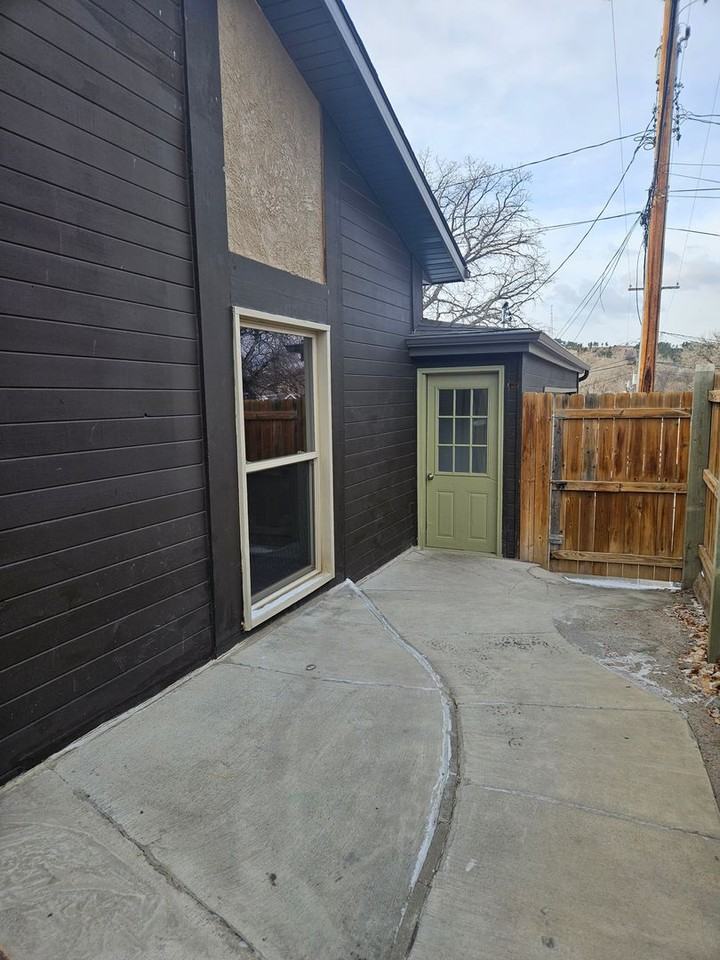 1319 7th St - Photo 2 of 24