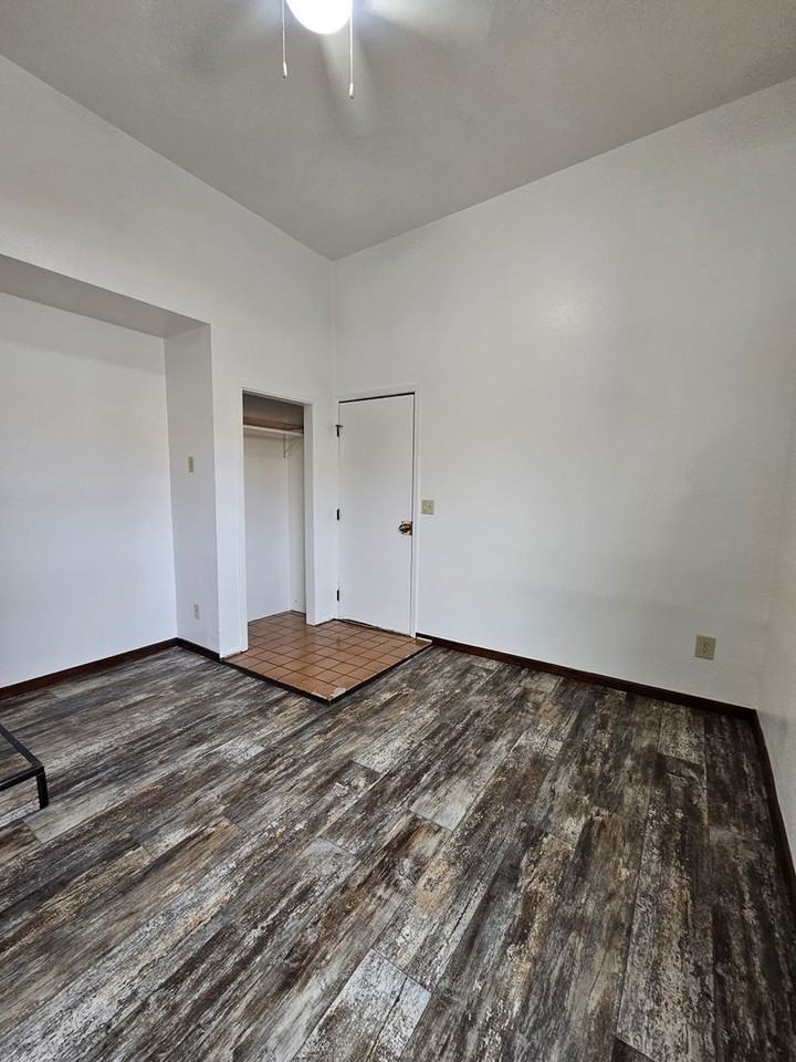 1319 7th St - Photo 5 of 24