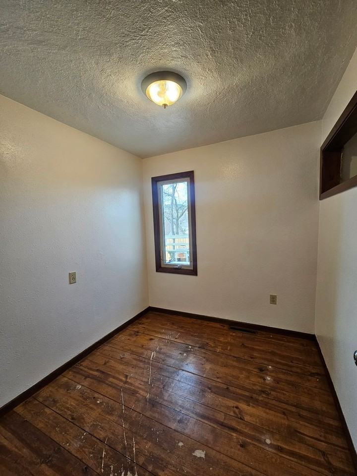 1319 7th St - Photo 7 of 24