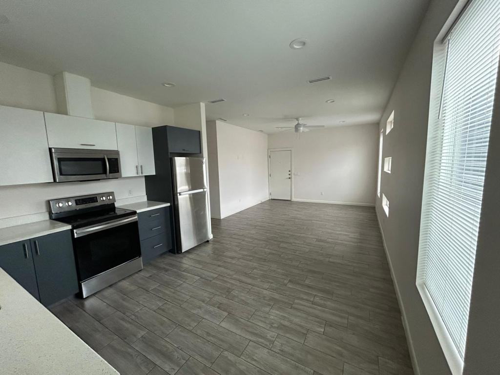 2607 E Hackberry Ave - Photo 4 of 16