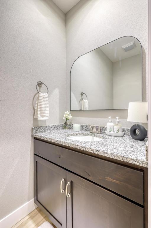 3401 S Kenser Ct - Photo 3 of 40