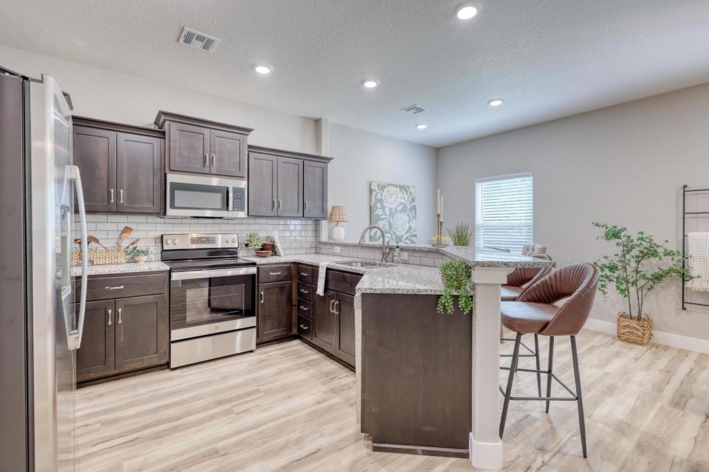 3401 S Kenser Ct - Photo 5 of 40