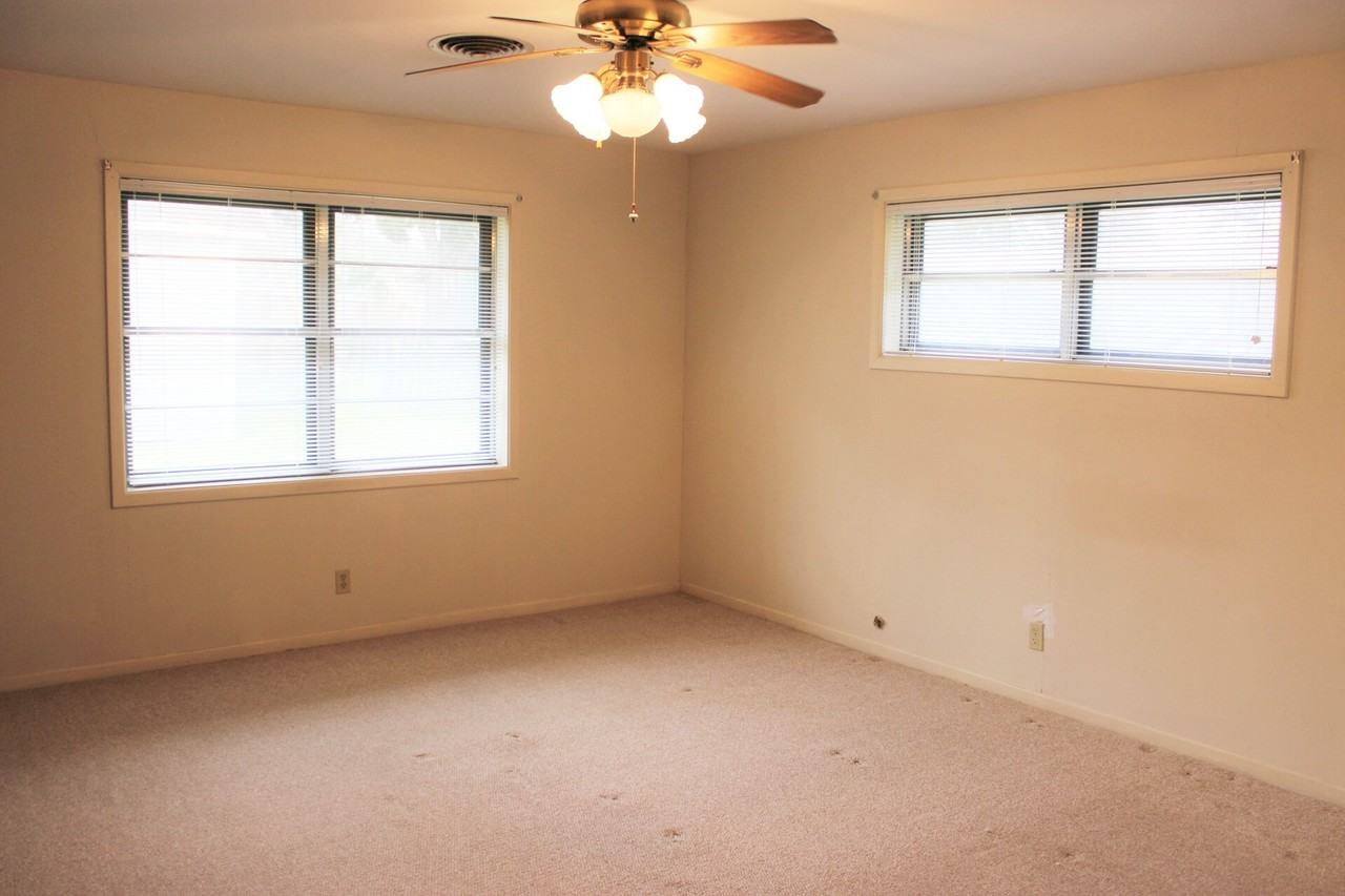 1006 Robinhood Rd #1 - Photo 2 of 22