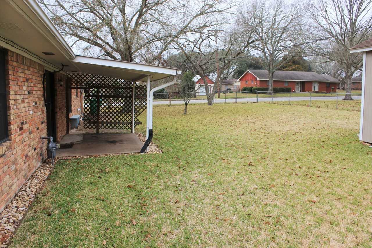 1006 Robinhood Rd #1 - Photo 2 of 22