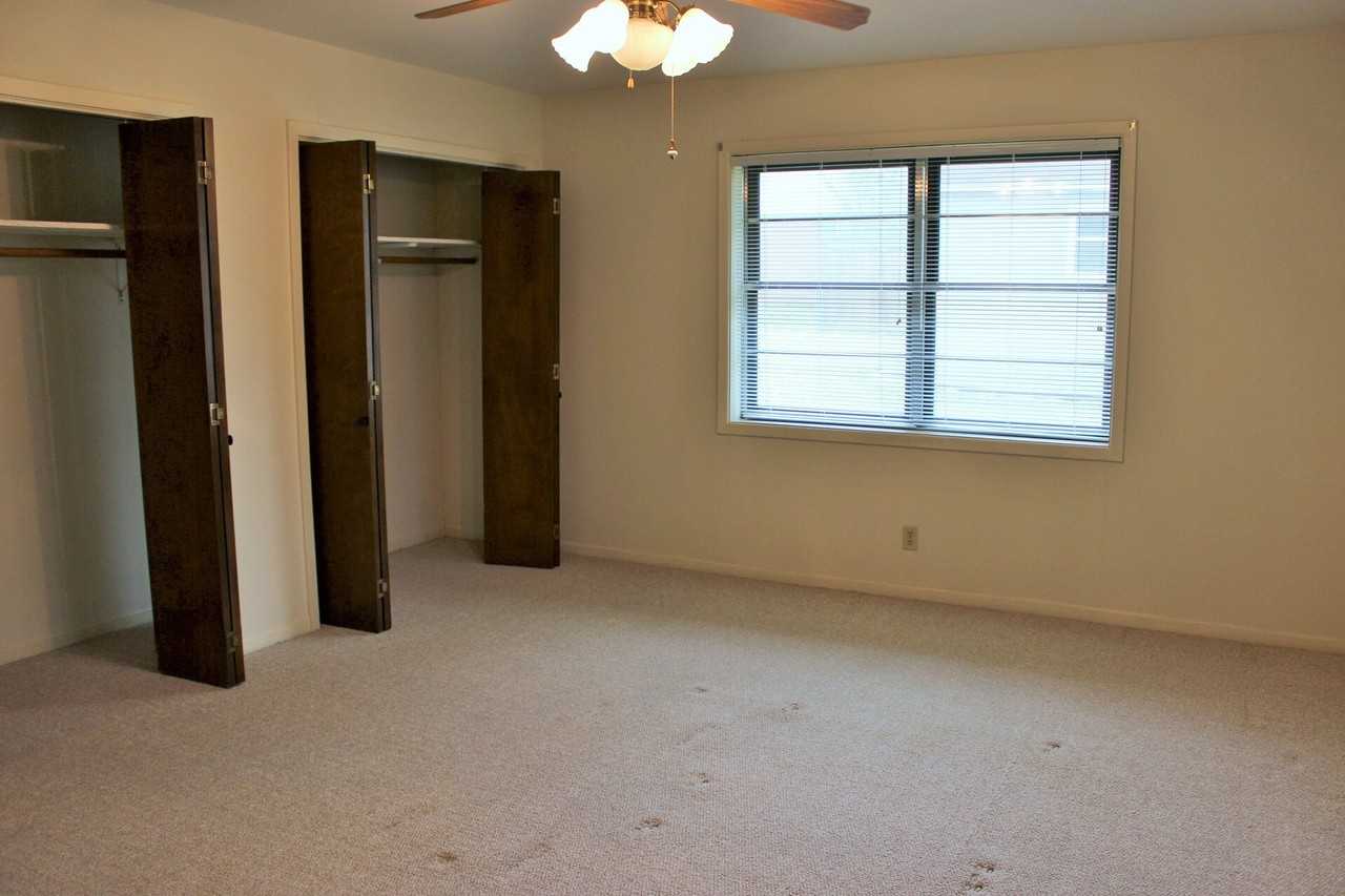 1006 Robinhood Rd #1 - Photo 3 of 22