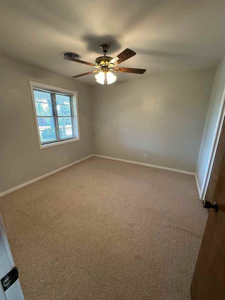 1006 Robinhood Rd #1 - Photo 6 of 22