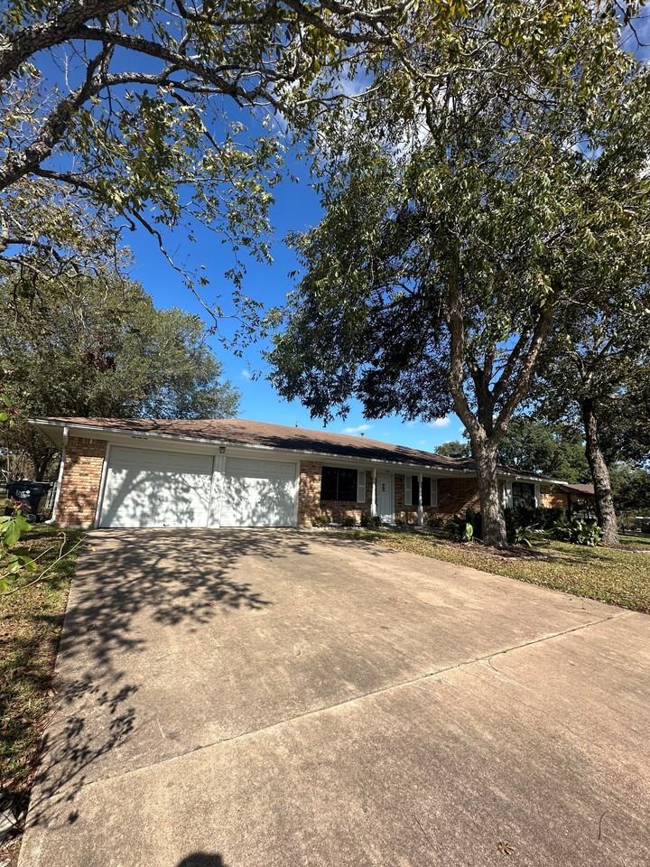 1006 Robinhood Rd #1 - Photo 6 of 22