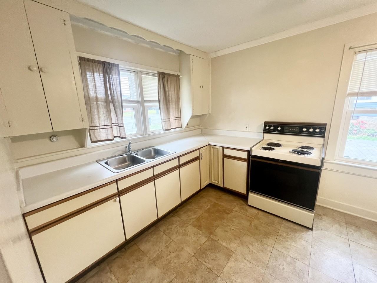 507 S Walnut St - Photo 3 of 13