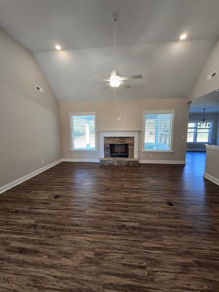 130 Rutland Ct - Photo 3 of 14