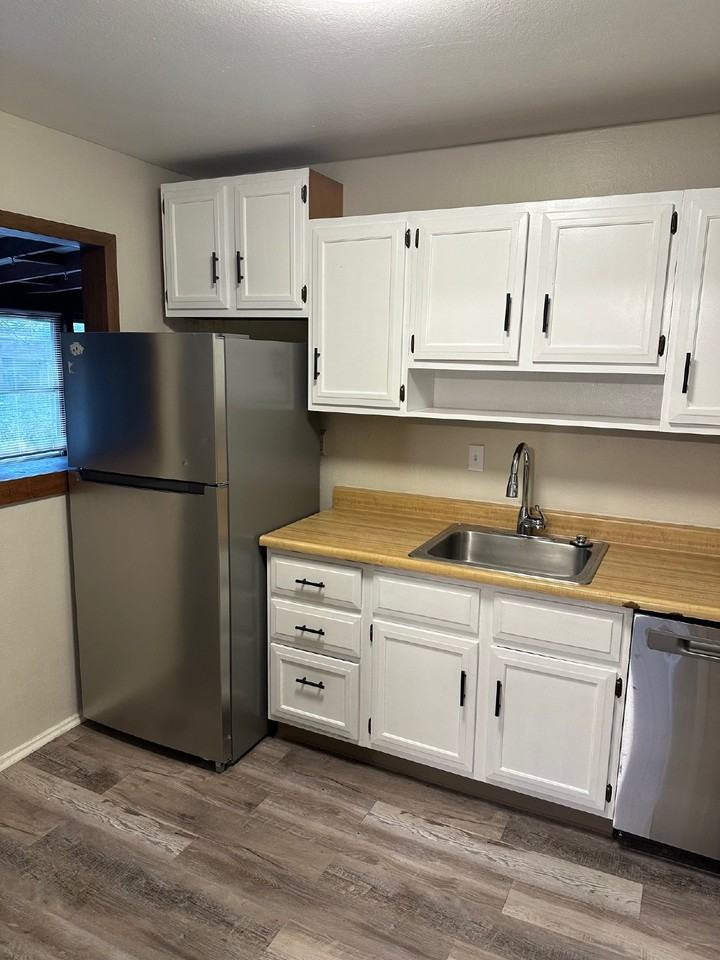 1021 Uvalda St - Photo 3 of 12