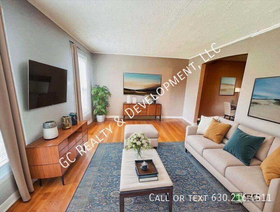 9822 S Yates Blvd - Photo 2 of 19