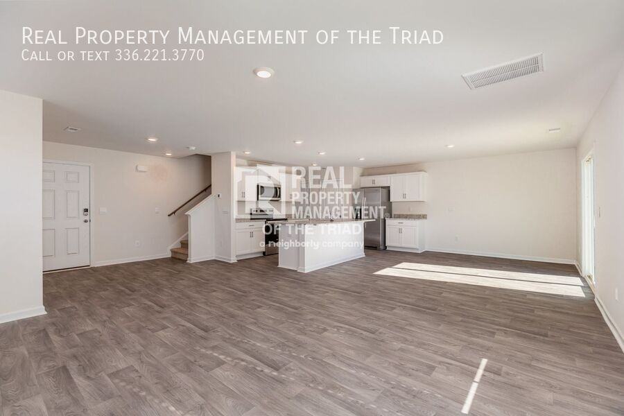 3026 Egert Dr - Photo 3 of 26