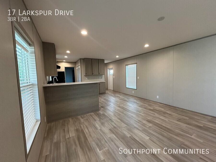 17 Larkspur Dr - Photo 2 of 8