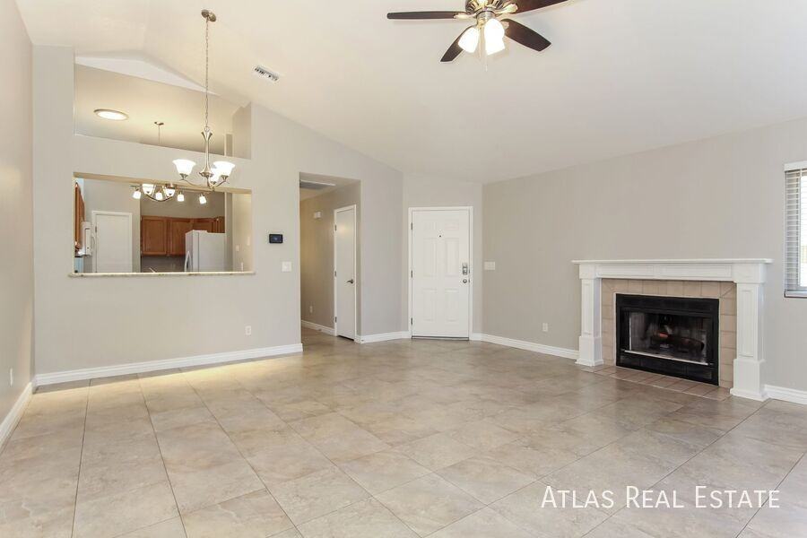 1365 N Culpepper Ave - Photo 4 of 23