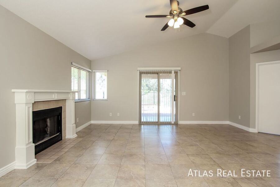 1365 N Culpepper Ave - Photo 5 of 23