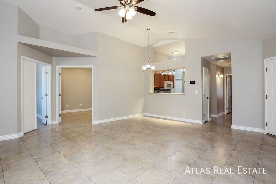 1365 N Culpepper Ave - Photo 6 of 23