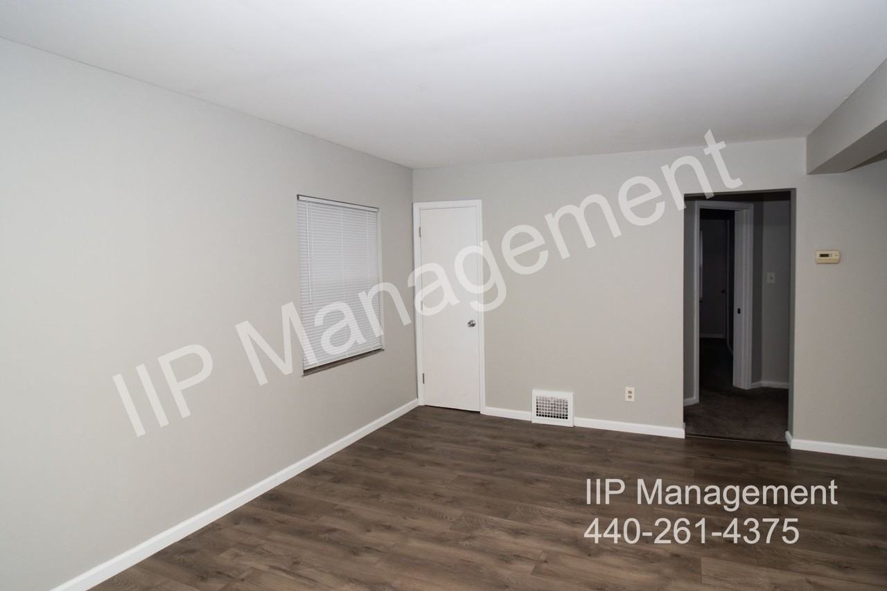 17633 Harvard Ave - Photo 2 of 15