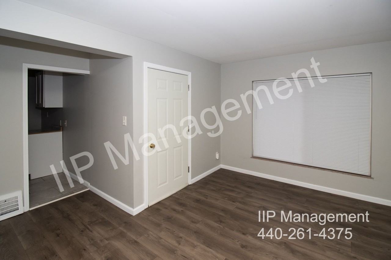 17633 Harvard Ave - Photo 3 of 15