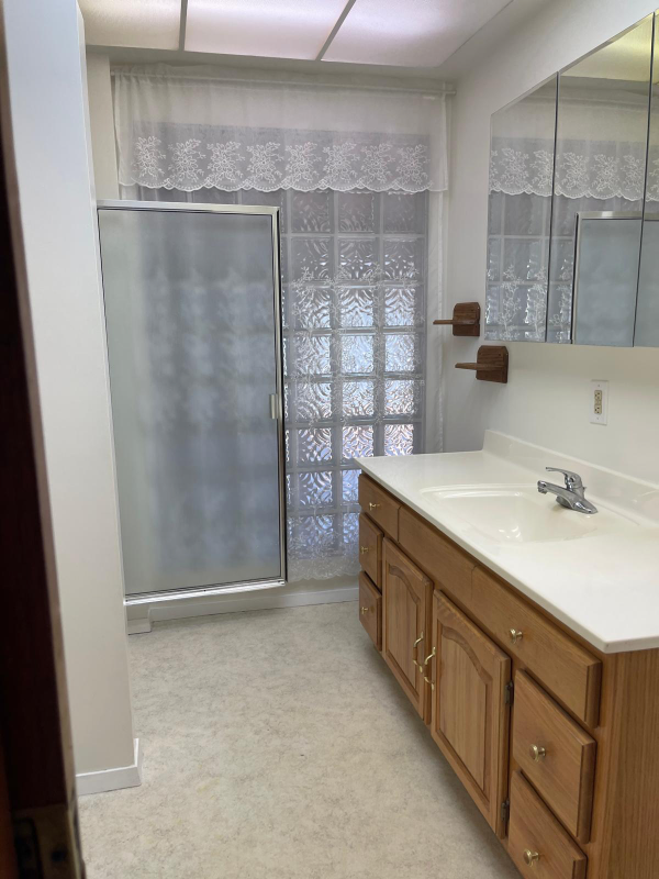 405 W Graves Rd - Photo 2 of 14