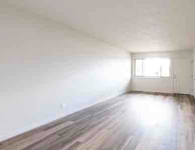 1626 Elaine St - Photo 4 of 17