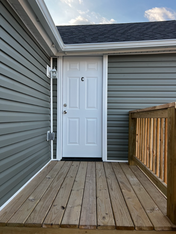 100 W College St #C - Photo 2 of 9