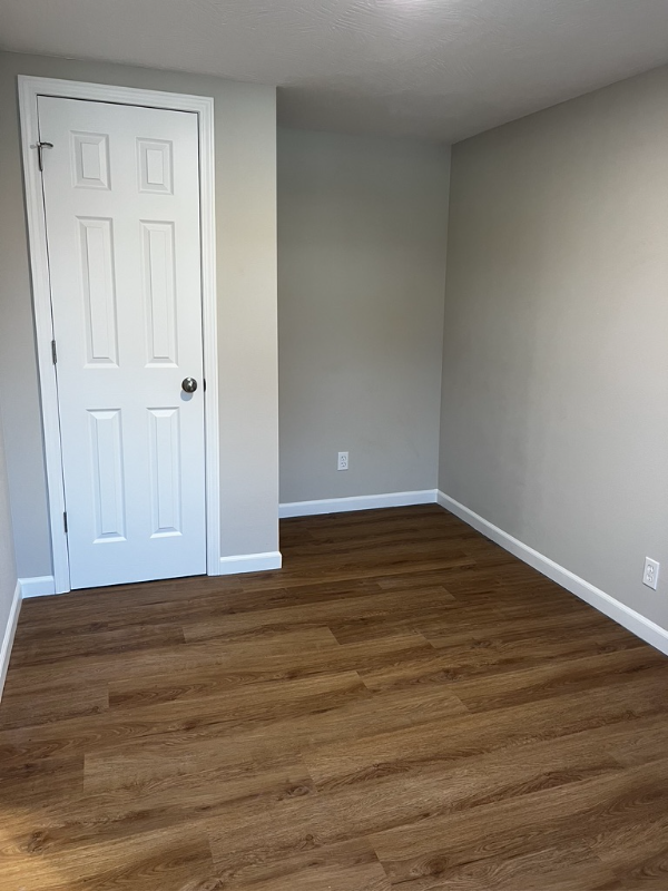 100 W College St #C - Photo 7 of 9