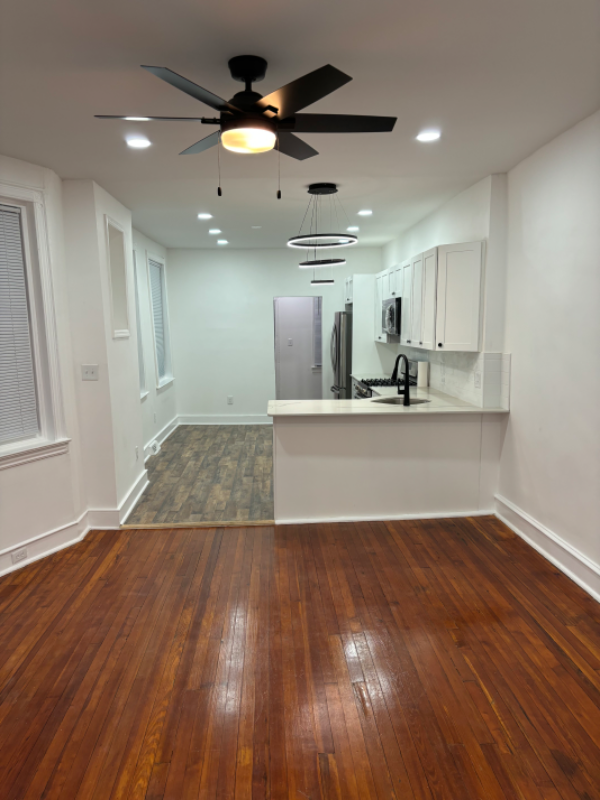 5539 Media St - Photo 2 of 8