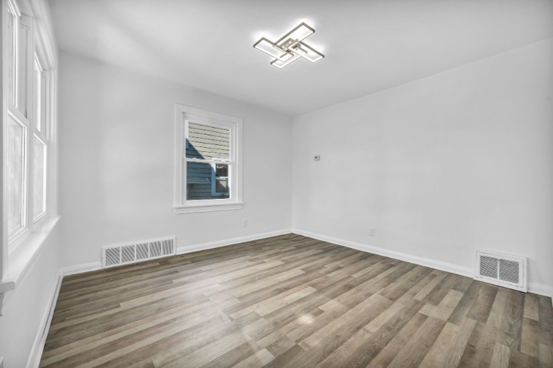 1927 Hamilton Ave - Photo 4 of 15