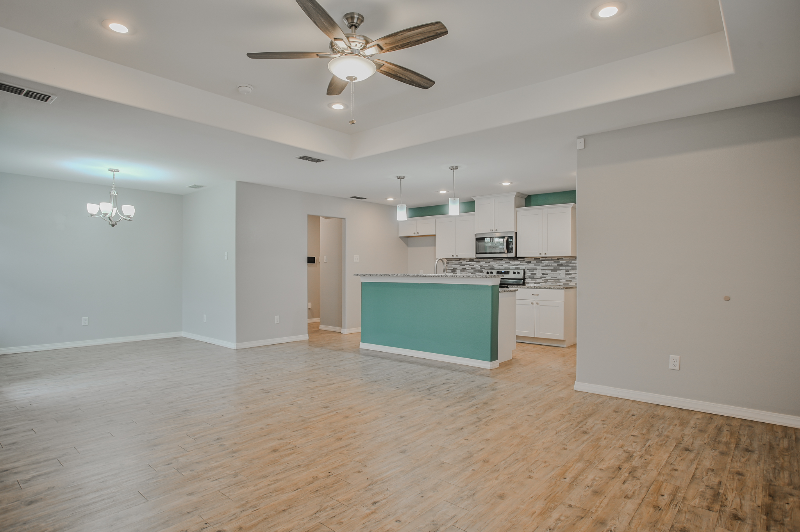 8809 16th St - Photo 3 of 20