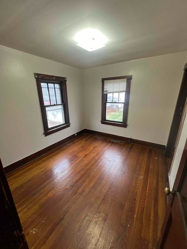 1316R Center St - Photo 3 of 7