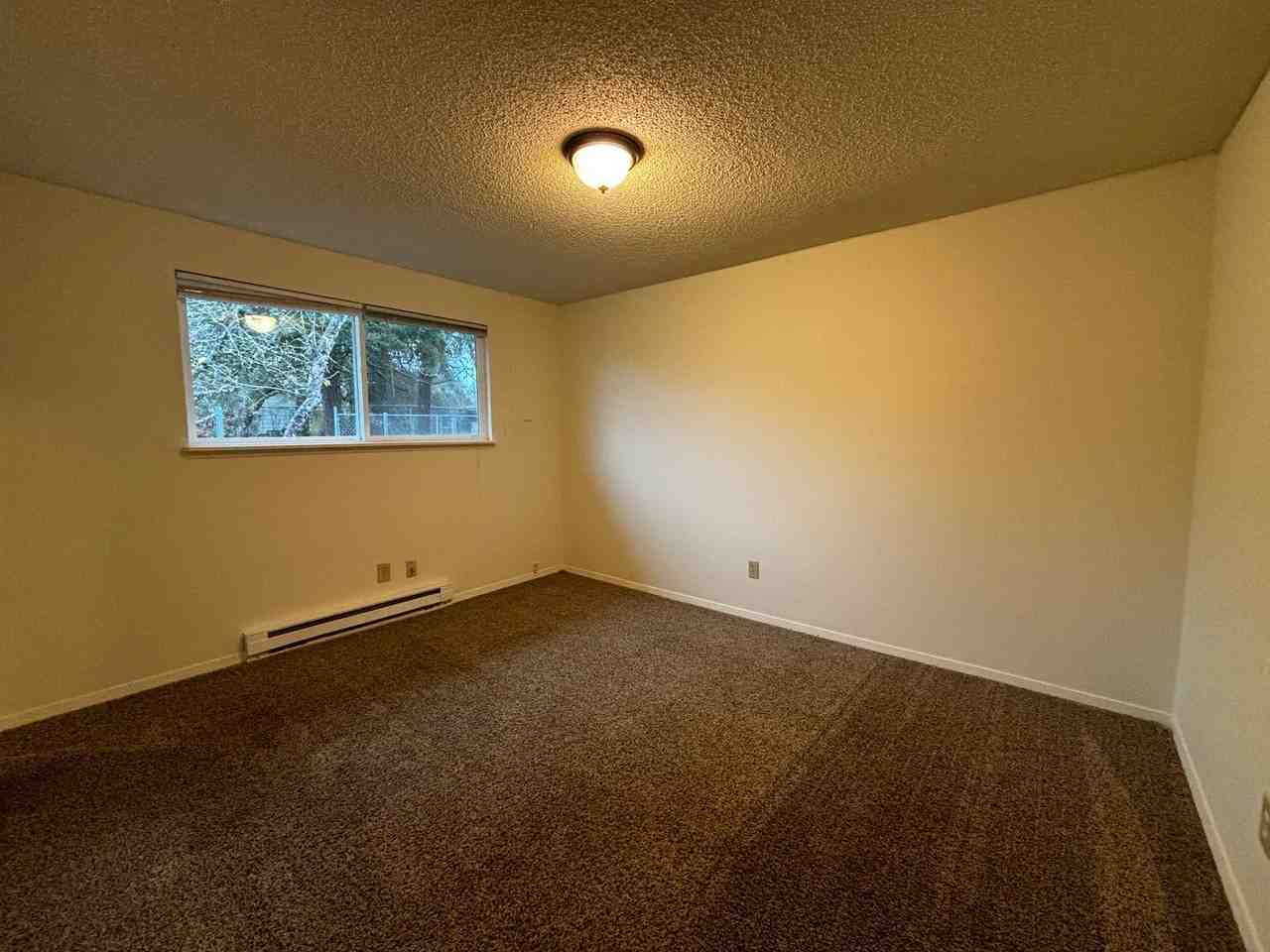 617 Nw Walnut Blvd - Photo 3 of 5