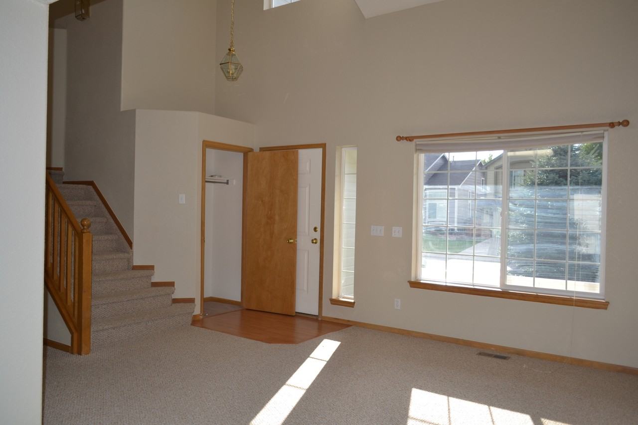 254 Ponderosa St - Photo 3 of 33