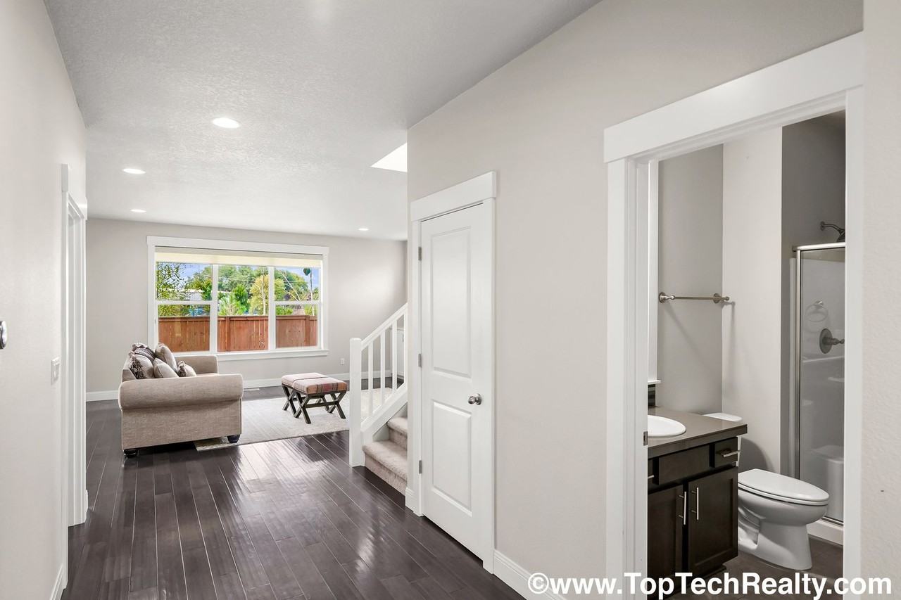 32470 Nw Wascoe St - Photo 3 of 28
