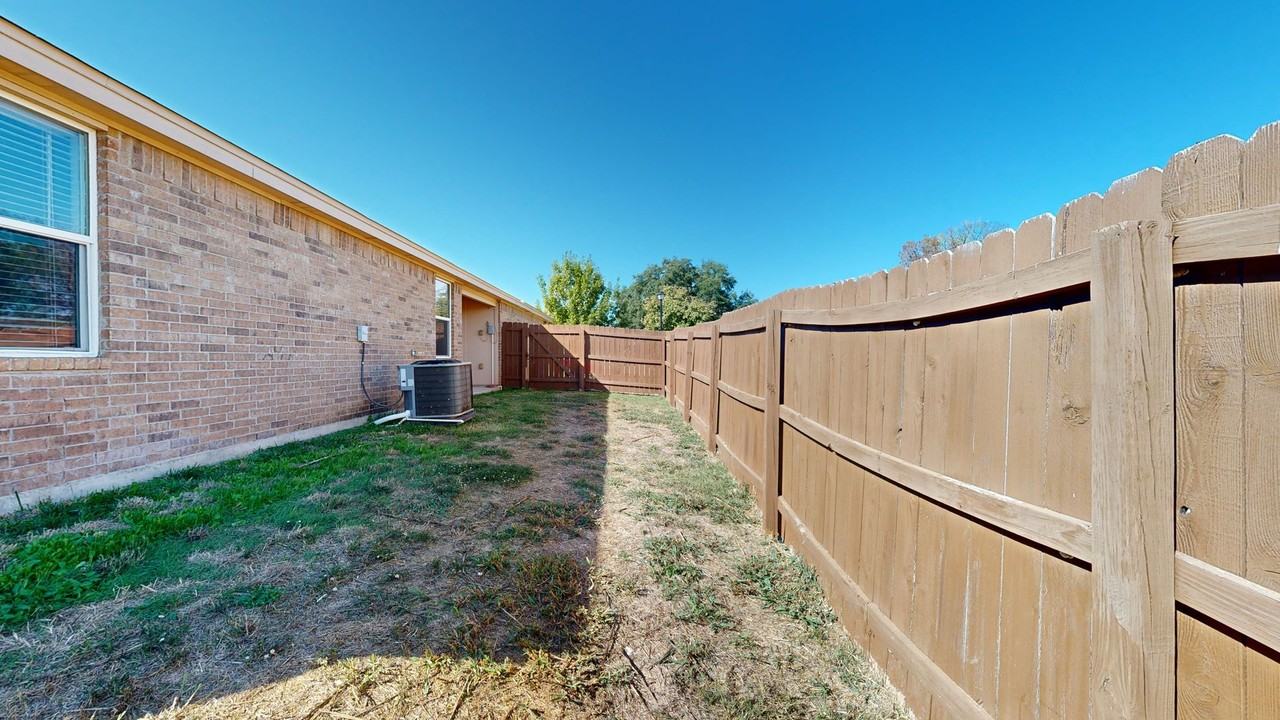 1705 Aztec Trce #A - Photo 4 of 19