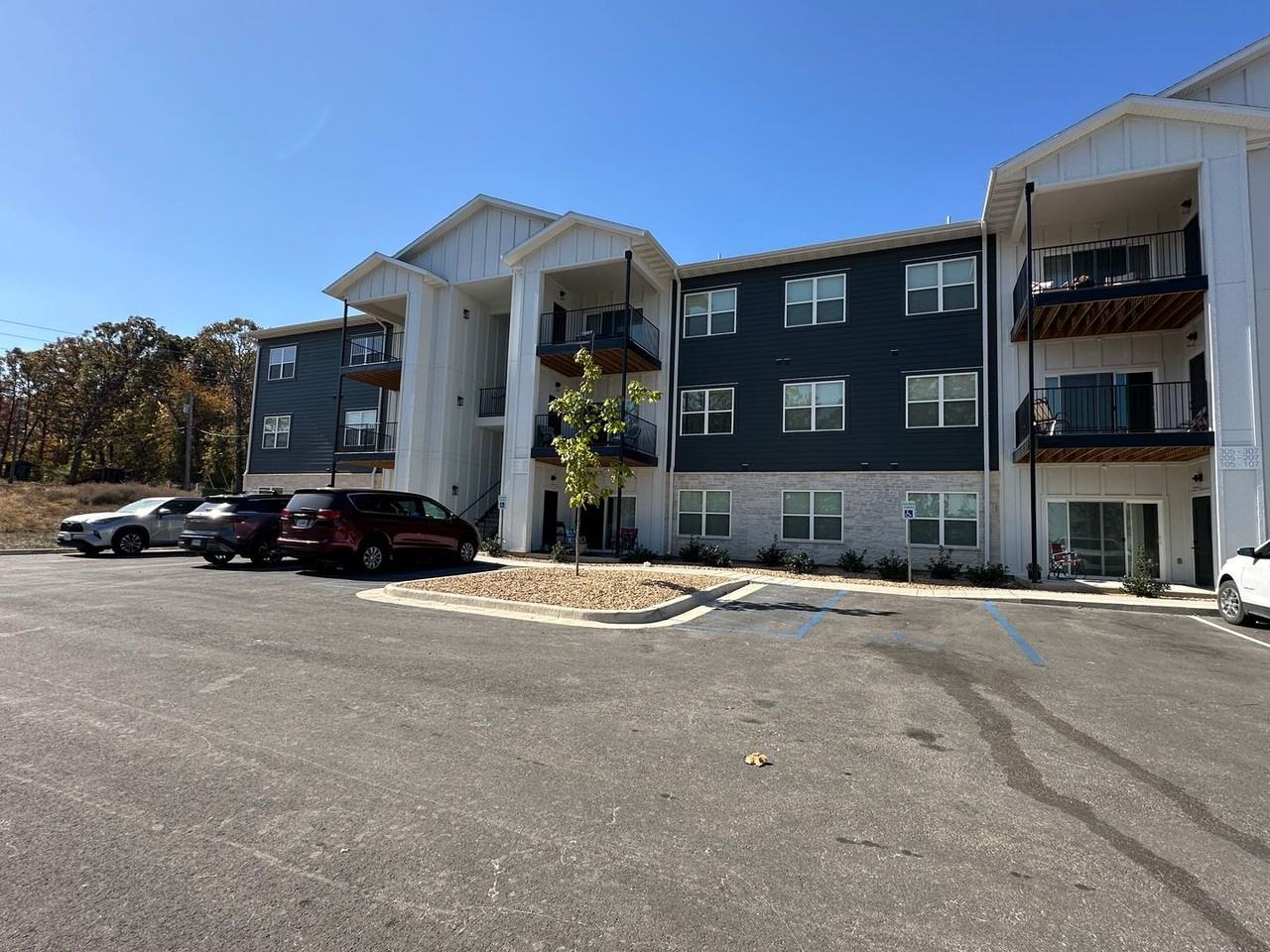 750 750 Windsor Court -205 - GQ 205 - Photo 5 of 13