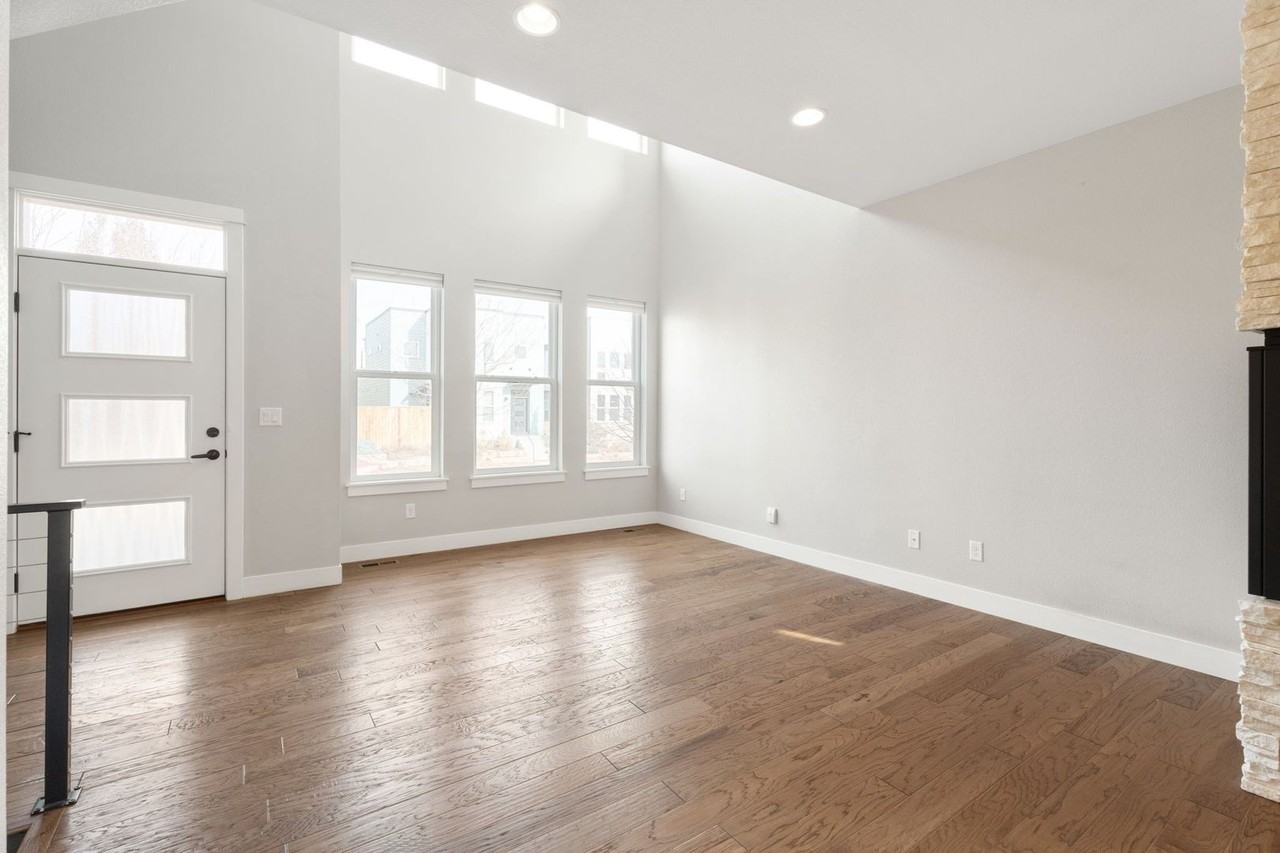 375 Cajetan St - Photo 3 of 19