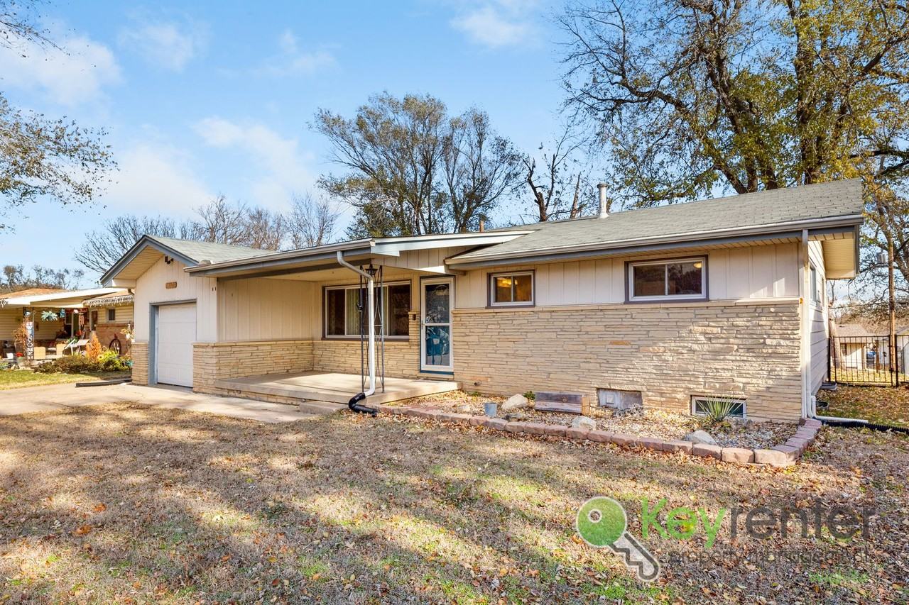 1440 N Kokomo Ave - Photo 2 of 31