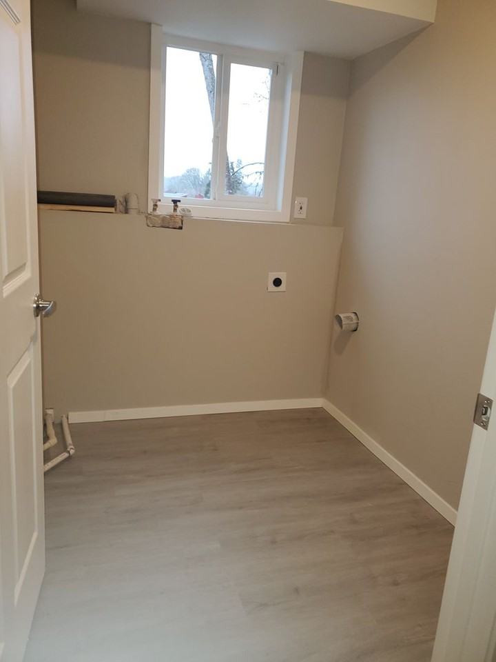 990 Mountain View Rd - Photo 7 of 23