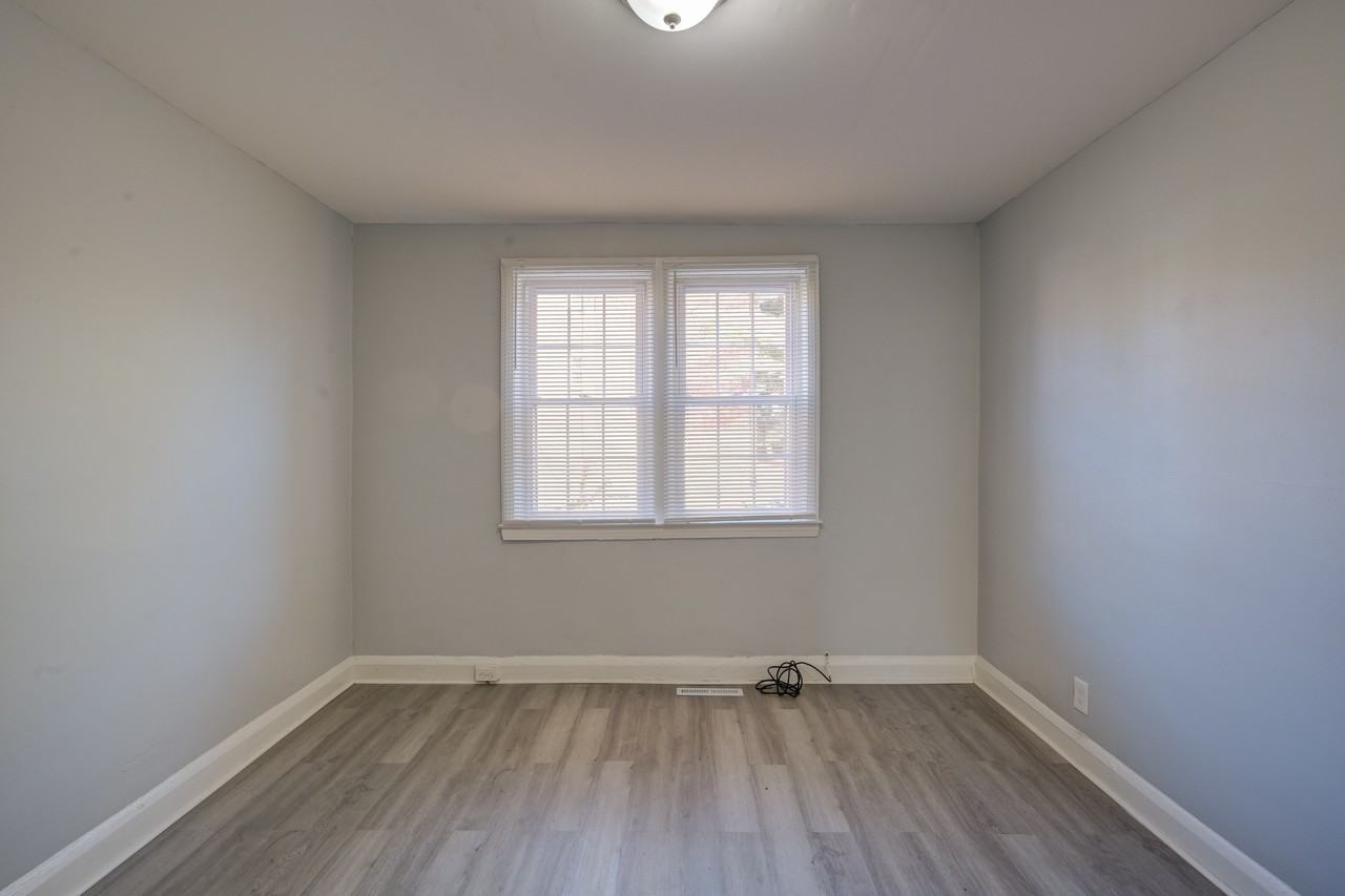 6105 Chinquapin Pkwy #1stFL - Photo 3 of 17