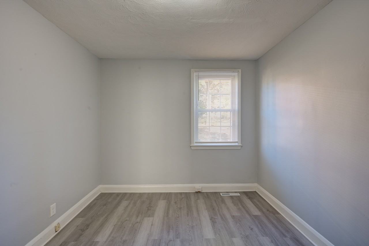 6105 Chinquapin Pkwy #1stFL - Photo 5 of 17