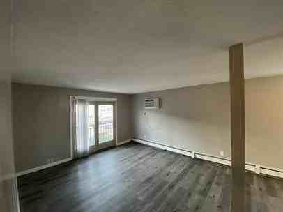 Local 25 Apartments - Photo 3 of 27