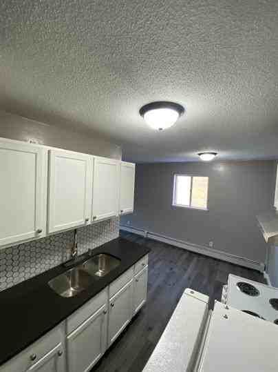 Local 25 Apartments - Photo 4 of 27