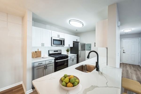 Eagle Rock Apartments at Freehold - Photo 3 of 46