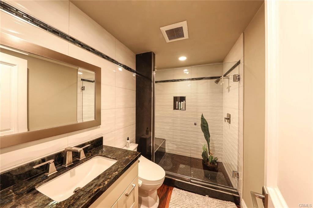 1076 Skyline Dr - Photo 2 of 8
