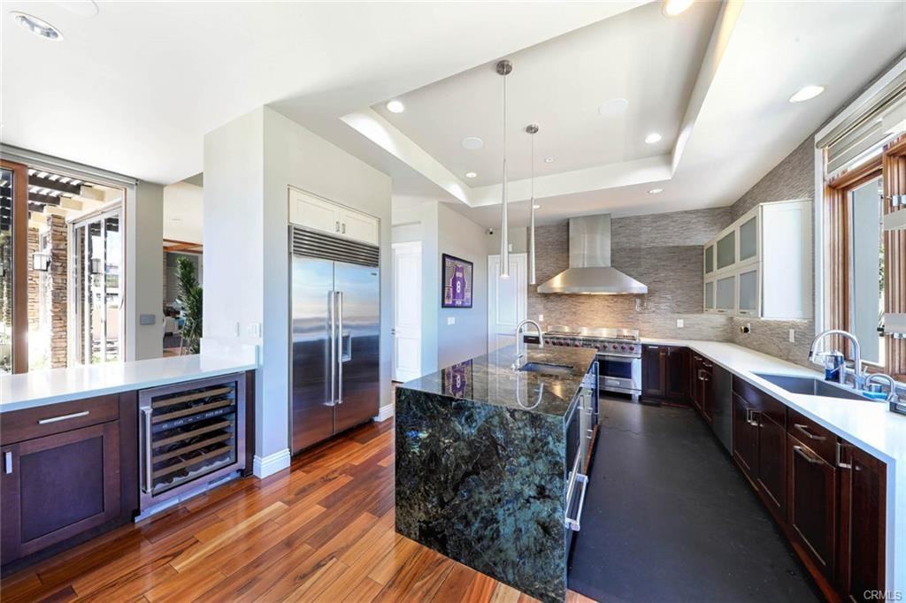 1076 Skyline Dr - Photo 3 of 8