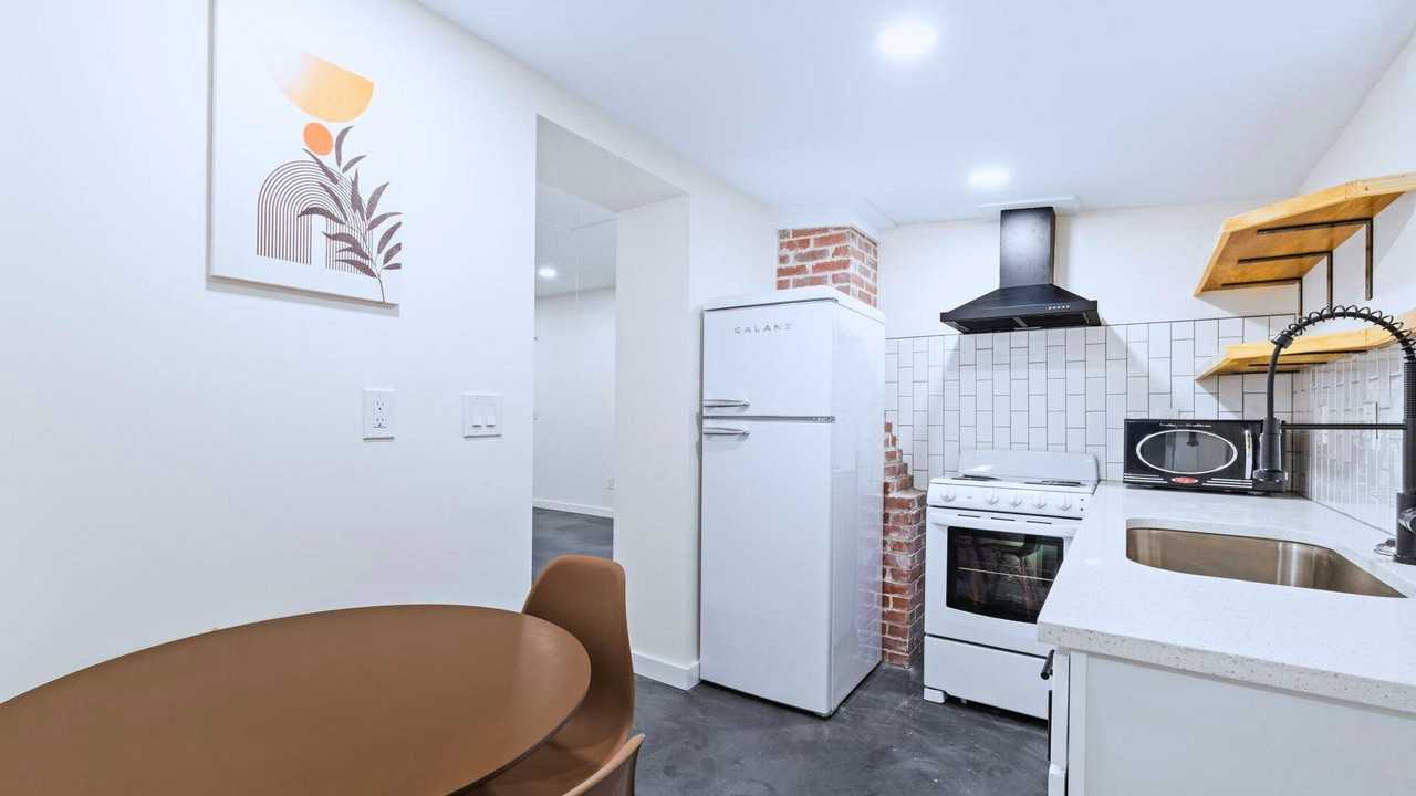 W 41st St - Photo 5 of 20